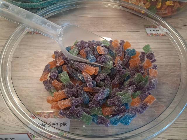 bonbon purple cola pik